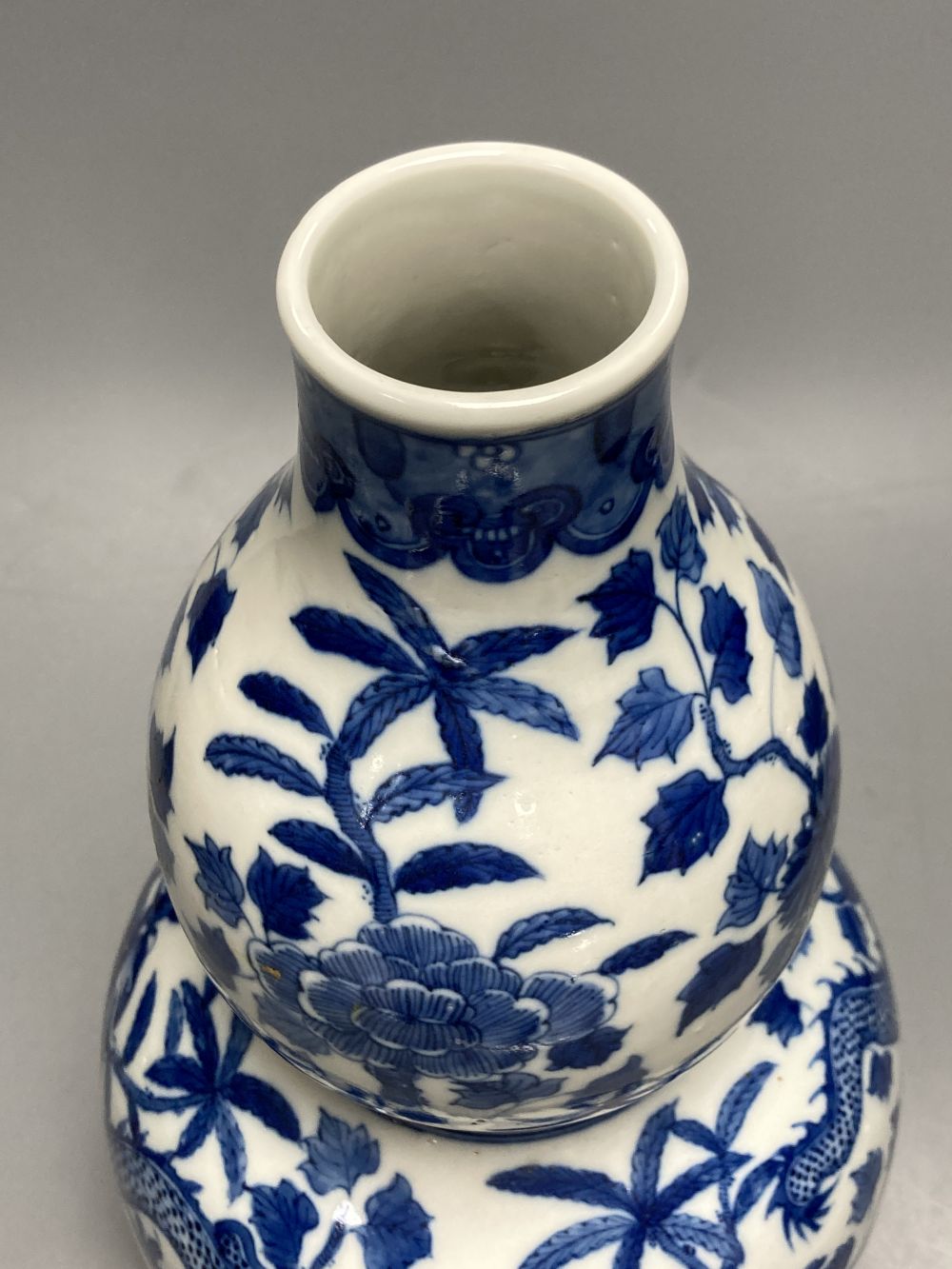 A large Chinese double gourd vase, blue and white dragon design, height 38cm